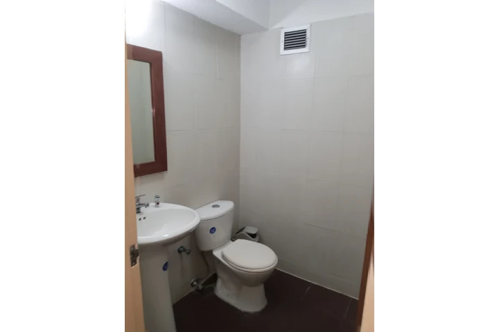 $750 : APTO EN ALQUILER AV LIBERTADOR image 4