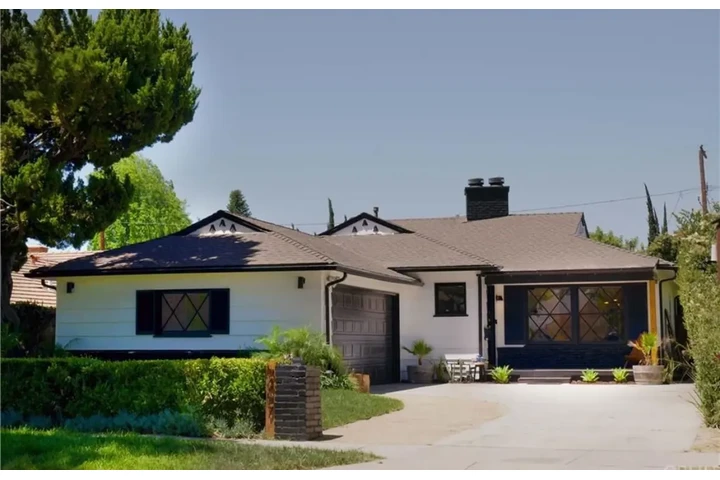 $2000 : 2 Bedroom House in Los Angeles image 1