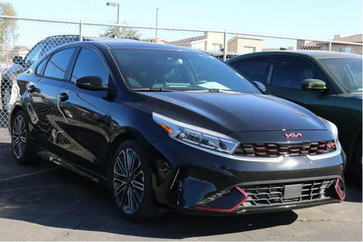 $20315 : Kia Forte 2023 GT 4dr Sedan image 4