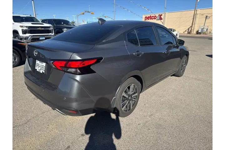 $17991 : Nissan Versa 2025 SV 4dr Sed image 3