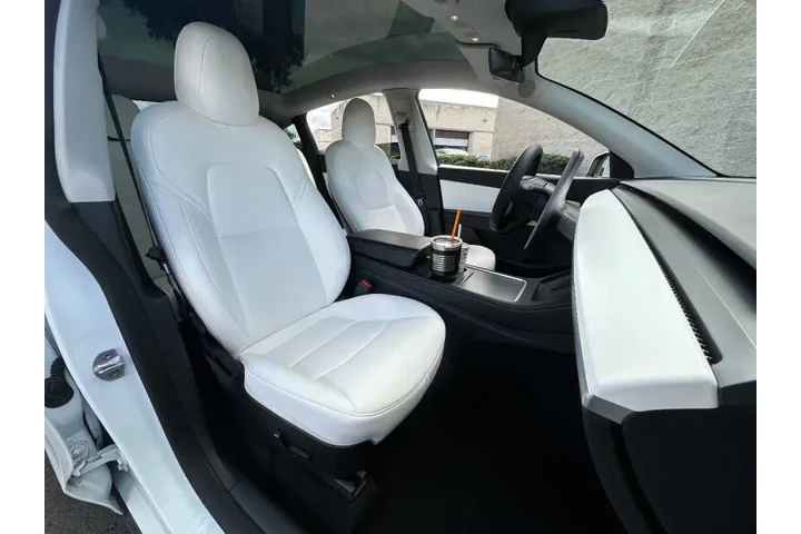 2022 Model Y Long Range image 4