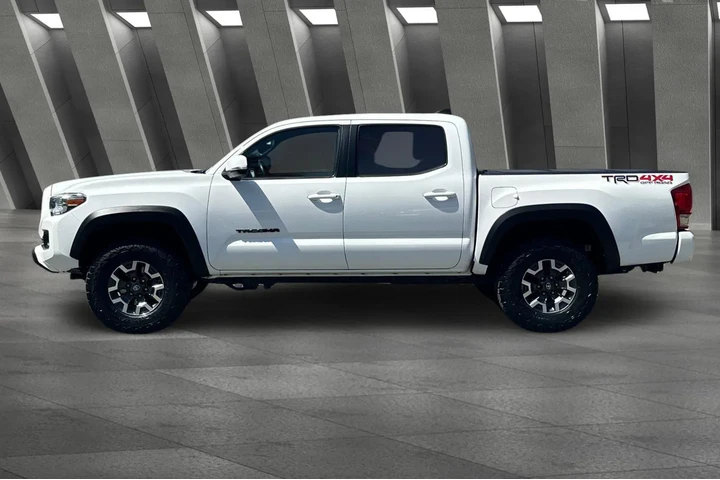 $31900 : Toyota Tacoma 2017 4x4 TRD O image 8