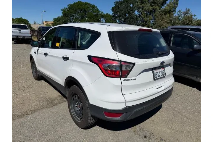 $7000 : Ford Escape 2017 S 4dr SUV image 3