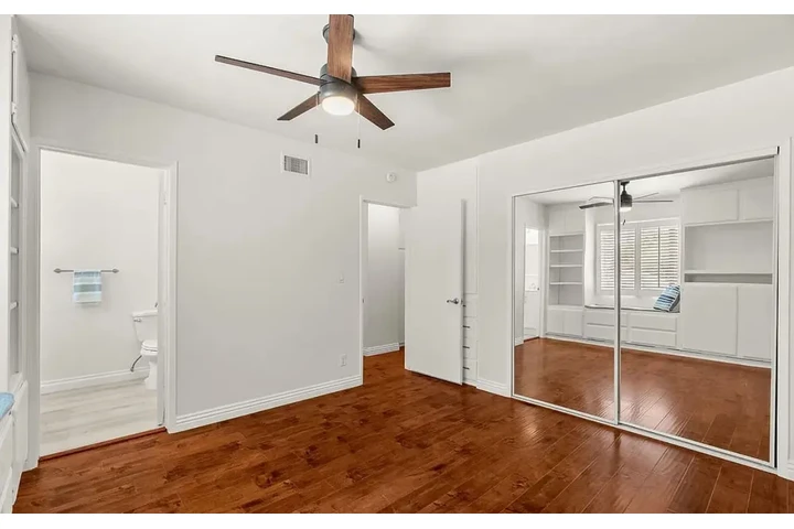$2470 : 3 Bedroom House in South LA image 9