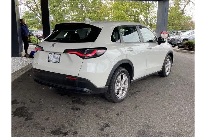 Honda HR-V 2025 AWD LX 4dr C image 5