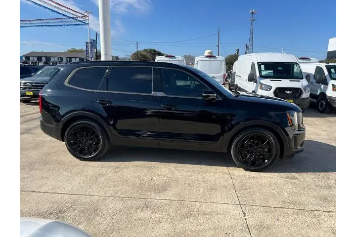 $28988 : Kia Telluride 2021 AWD SX 4d image 2