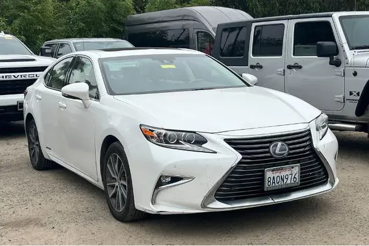 $13816 : Lexus ES 300h 2017 4dr Sedan image 2