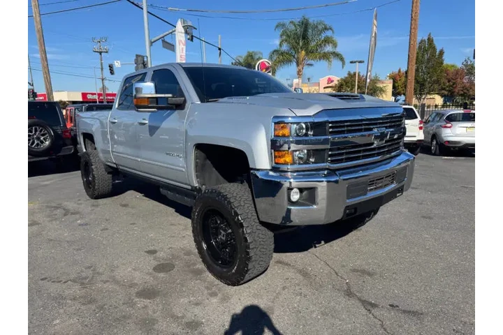 $35998 : 2017 Silverado 2500HD LT image 3