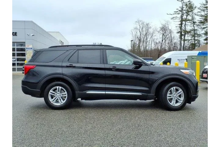 $22865 : Ford Explorer 2021 AWD XLT 4 image 2