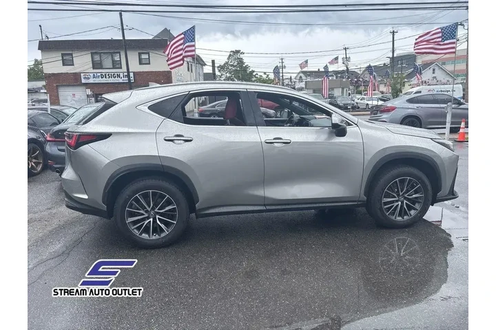 $33117 : Lexus NX 350 2022 AWD 4dr Cr image 9
