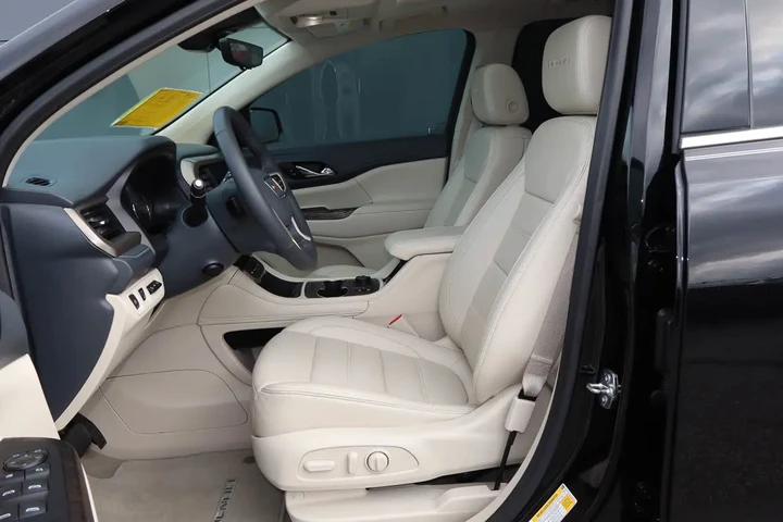 $38988 : 2023 Acadia AWD 4dr Denali image 7