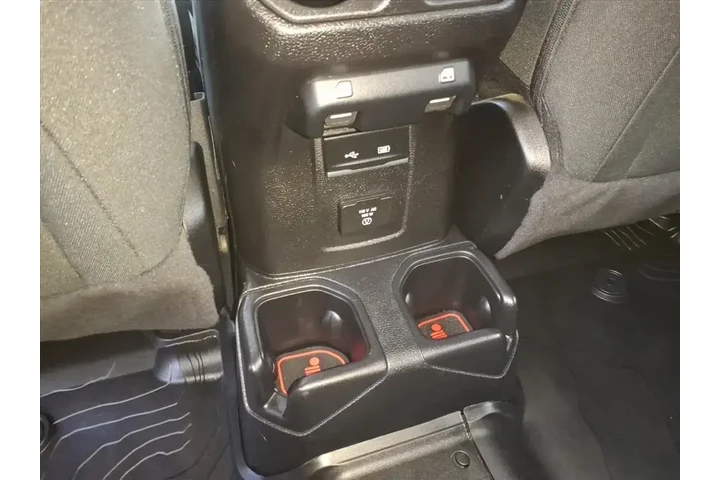 $27525 : Jeep Wrangler Unlimited 2020 image 9