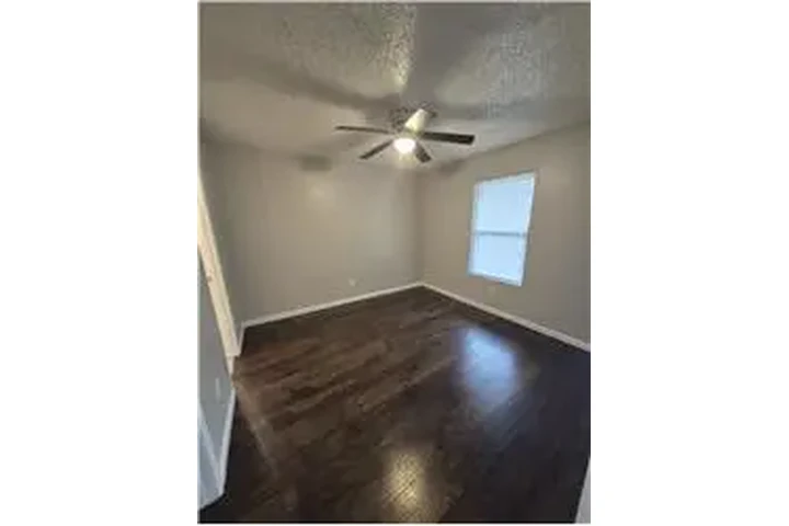 $675 : Rental property with 1 bedro image 6