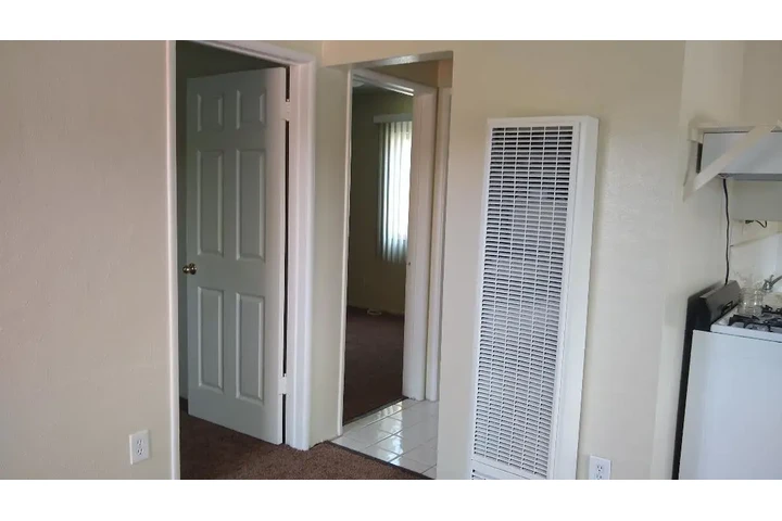 $1799 : 2 Bedrooms / $1,799 per Month image 4