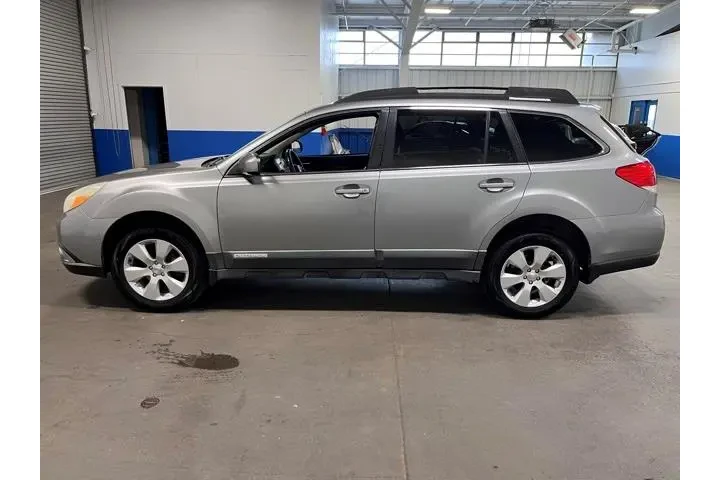 $9838 : Subaru Outback 2011 AWD 2.5i image 6