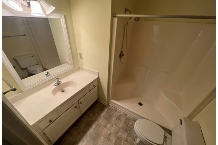 $1350 : Rent image 7