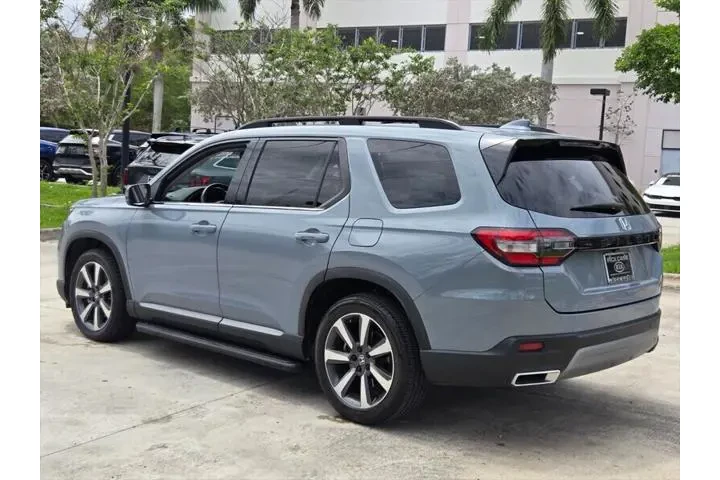 $39993 : Honda Pilot 2023 Touring 4dr image 4