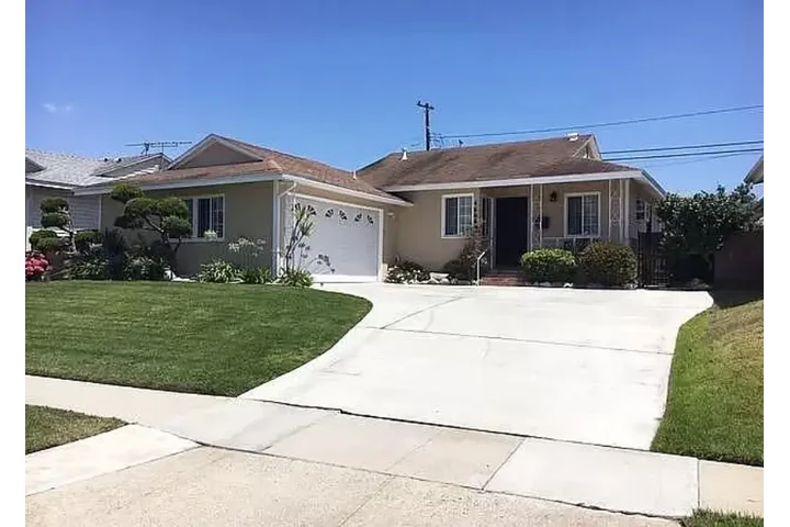 $2200 : 3 💢Beautiful casa🎄3.5Baths🌲 image 1