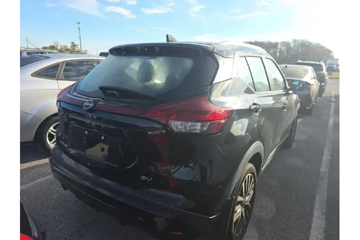 $18693 : Nissan Kicks 2023 SV 4dr Cro image 4