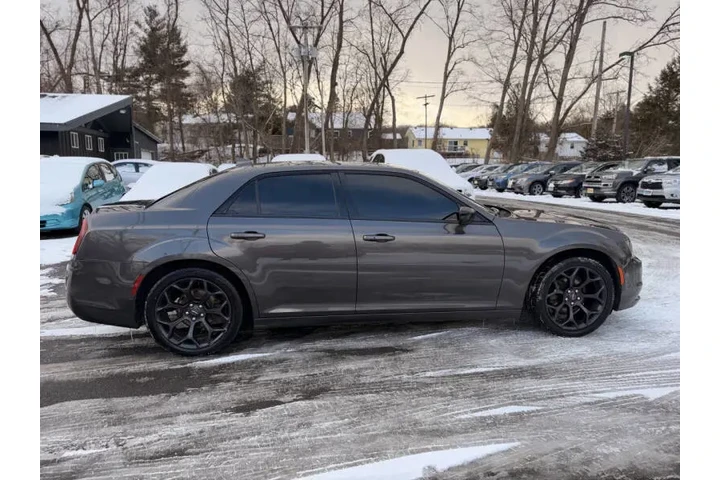 $12995 : 2019 300 Touring image 8