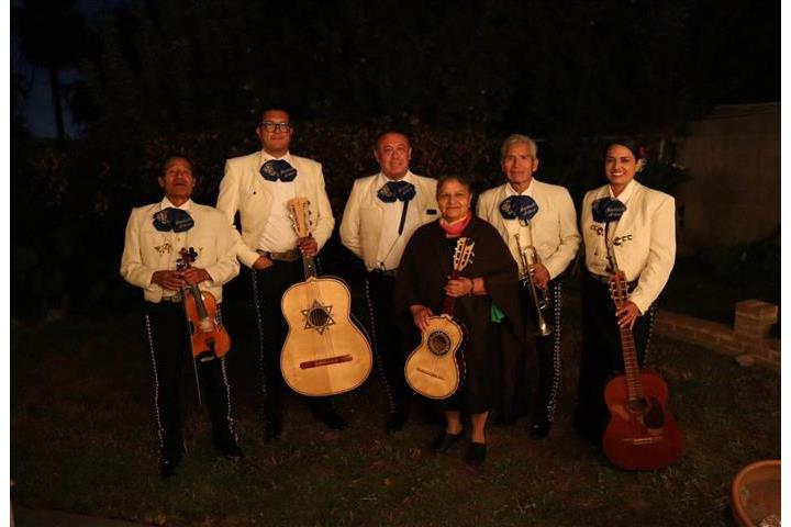 Mariachi Azteca De Oro image 5