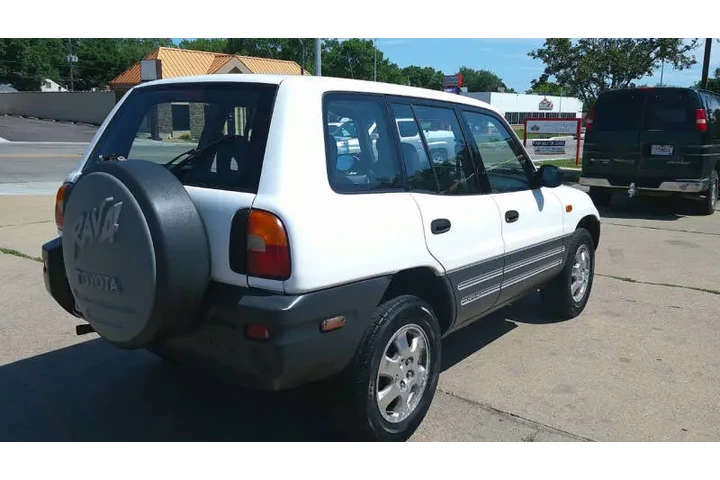 $3999 : 1997 RAV4 image 7