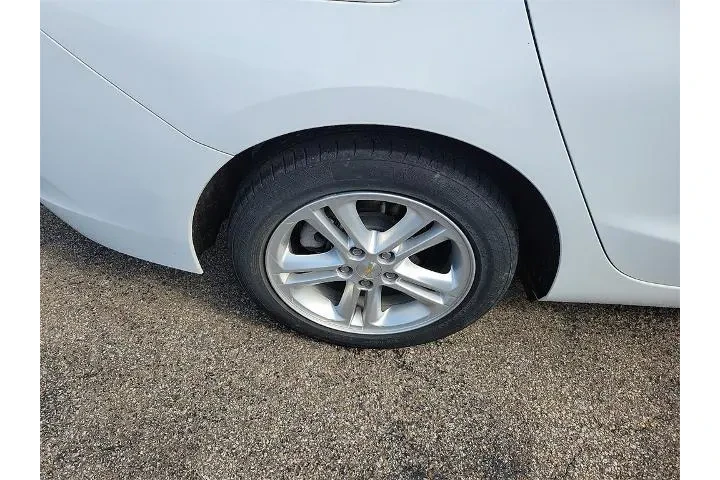 $10068 : Chevrolet Cruze 2017 LT Auto image 5