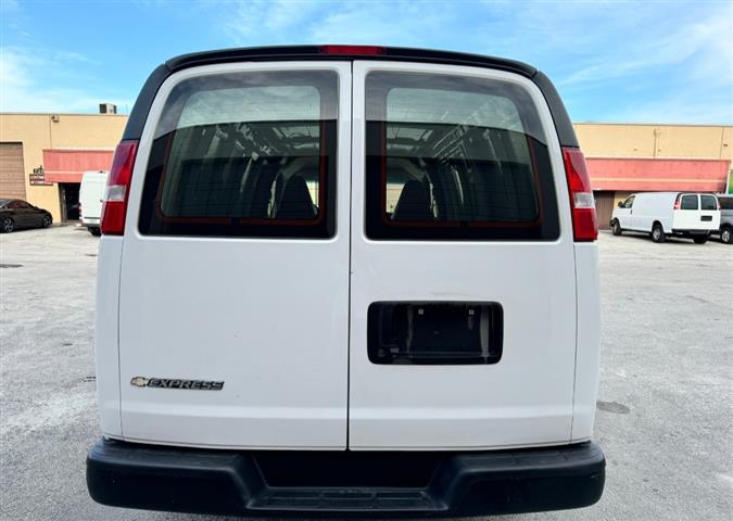 $16900 : 2019 Chevrolet Expréss image 3