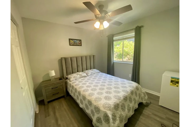 $1000 : Habitación amueblada en Doral image 1