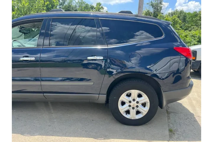 $6495 : 2011 Traverse LS image 9