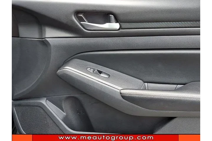 $19696 : Nissan Altima 2024 2.5 SV 4d image 10