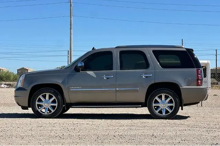 $14877 : GMC Yukon 2012 AWD Denali 4d image 2