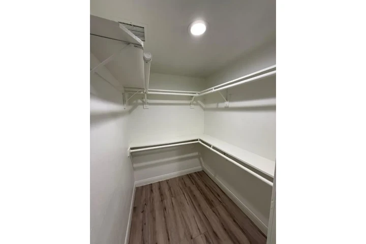 $1900 : 2BED Apt in West Gage Ave, LA image 8
