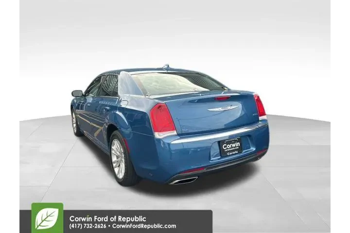 $22989 : Chrysler 300 2021 Touring 4d image 7
