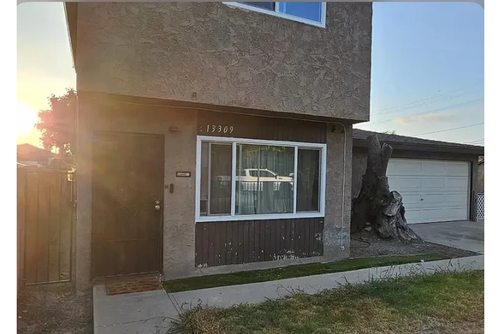 $1220 : Hermosa casa🏠en Paramount 🏠 image 1