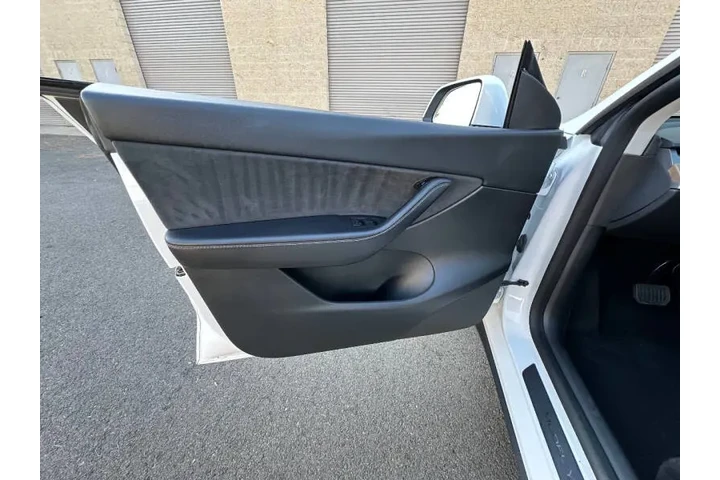 $28500 : 2021 Model Y Long Range image 5