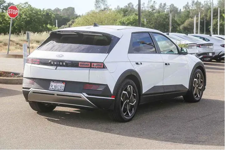 $25892 : Hyundai IONIQ 5 2024 SEL 4dr image 5