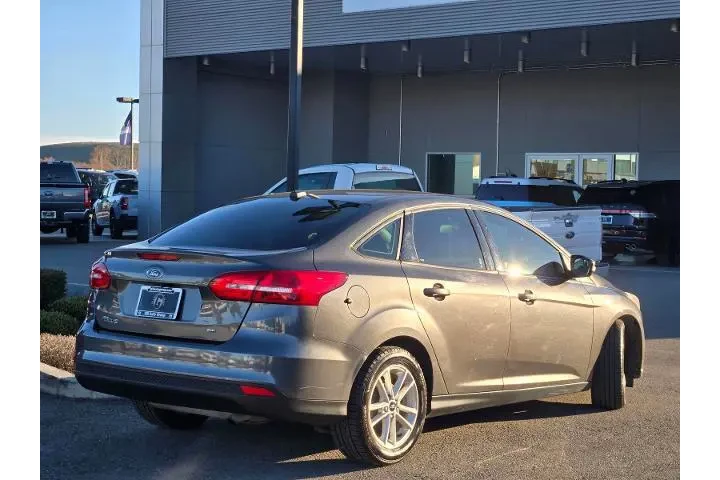 $9999 : Ford Focus 2017 SE 4dr Sedan image 4