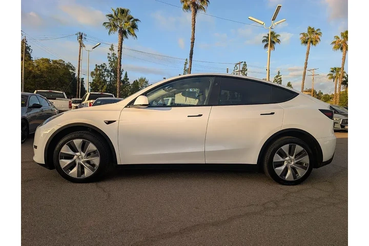 $34989 : Tesla Model Y 2023 AWD Long image 7