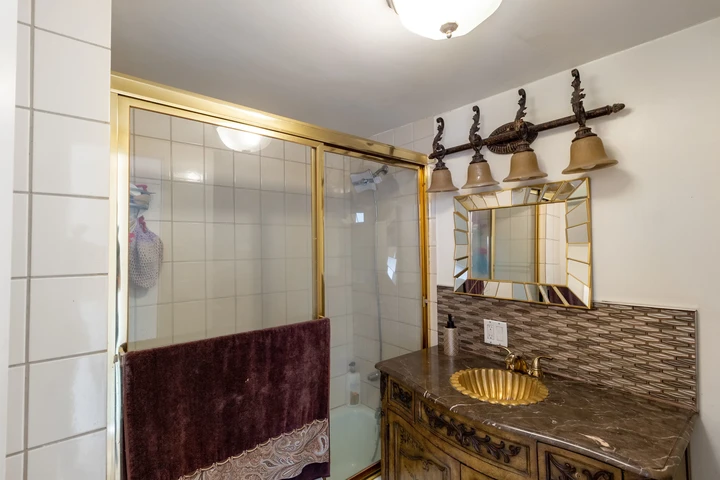 $4750 : 4 bedroom house for rent image 6