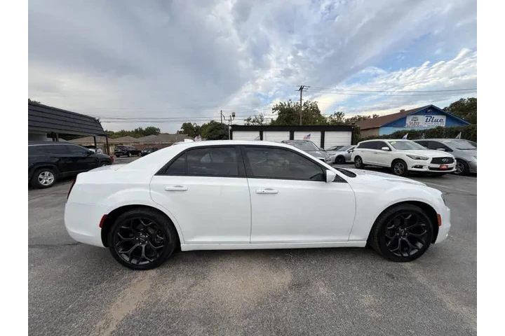 $18495 : 2019 300 S image 6