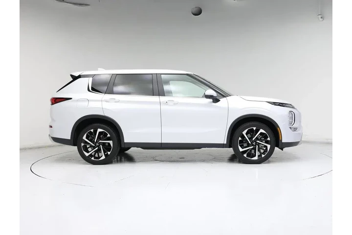$26998 : Mitsubishi Outlander 2024 SE image 7