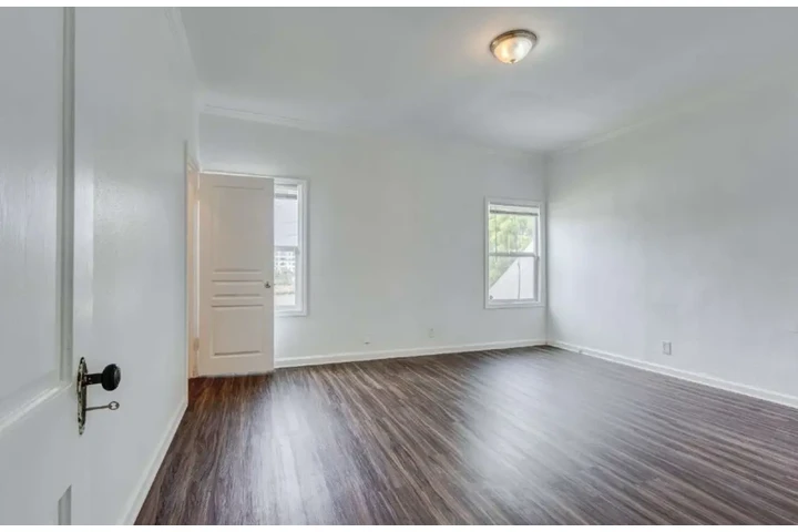 $1900 : 2 Bedroom Apt in James M Wood image 6