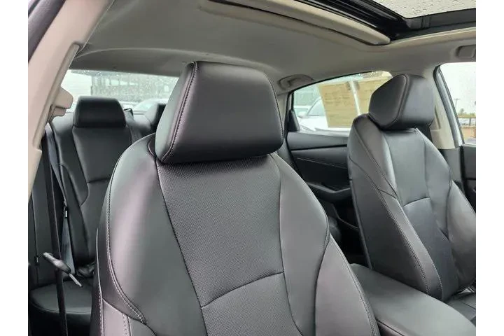 $27500 : Honda Accord Hybrid 2023 EX- image 10