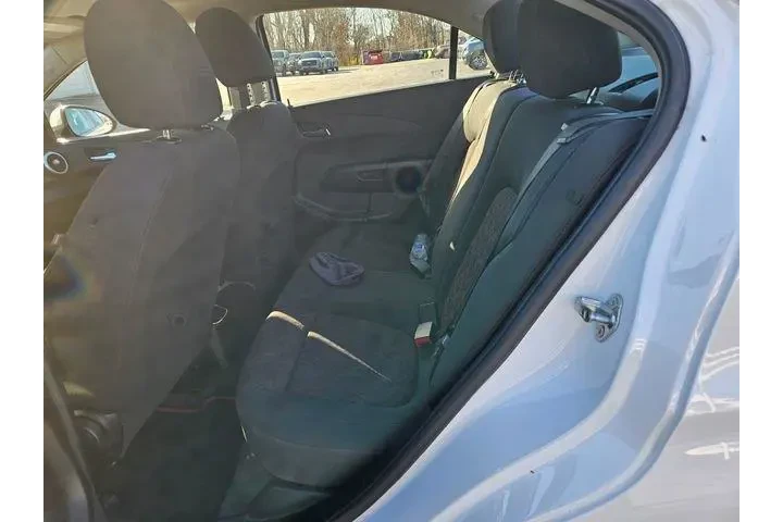 $8000 : Chevrolet Sonic 2017 LT Auto image 10