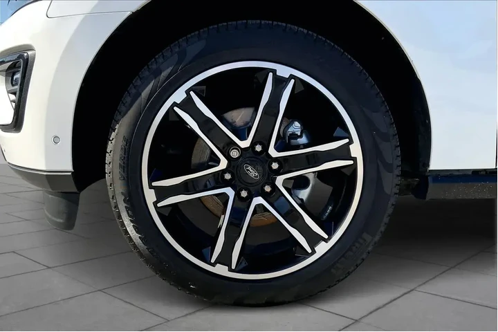 $28995 : Ford Expedition 2021 4x2 Lim image 10