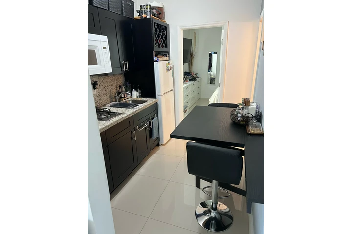 $1600 : Efficiency en Kendall image 10