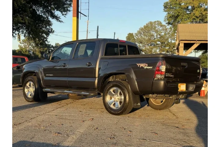 2011 Tacoma V6 image 10