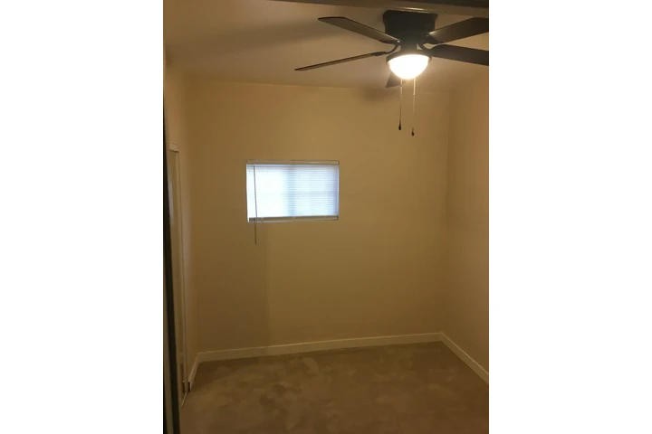 $1975 : Estudio con una recámara image 3