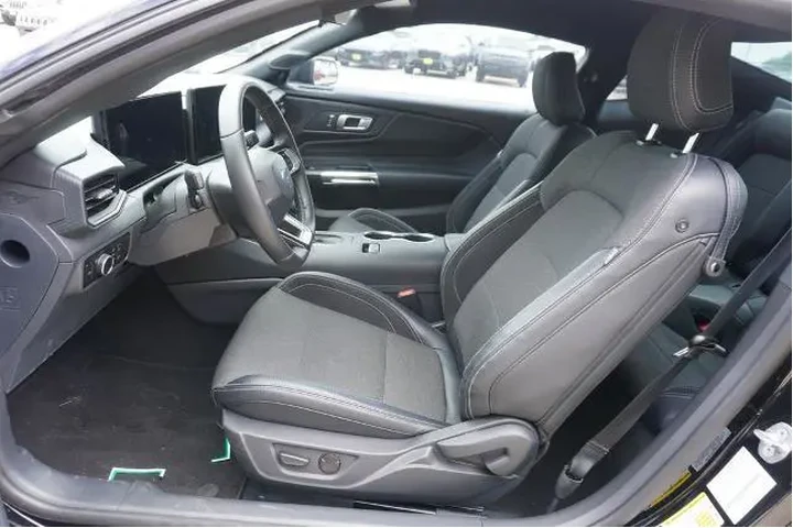 $31888 : Ford Mustang 2025 EcoBoost P image 7